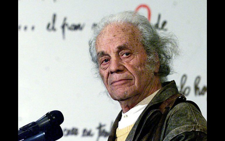 Nicanor Parra es el tercer chileno ganador del premio Cervantes, después de Jorge Edwards y Gonzalo Rojas. EFE  /