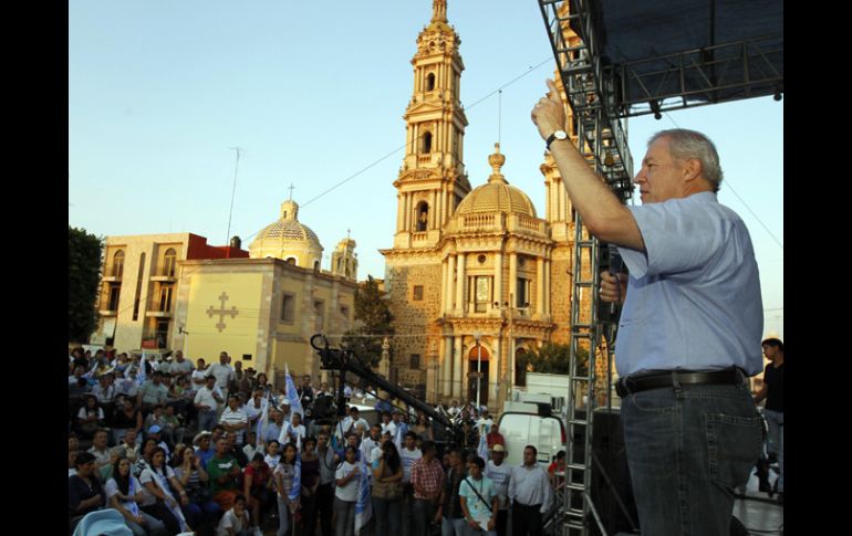 Durante un mitin en Tepatitlán, el candidato Fernando Guzmán, ironizó sobre la situación del PRI  /