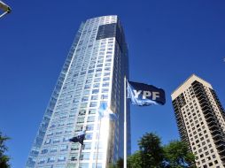 Vista del edificio de YPF, en Buenos Aires. AFP  /