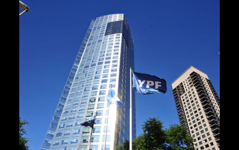 Vista del edificio de YPF, en Buenos Aires. AFP  /