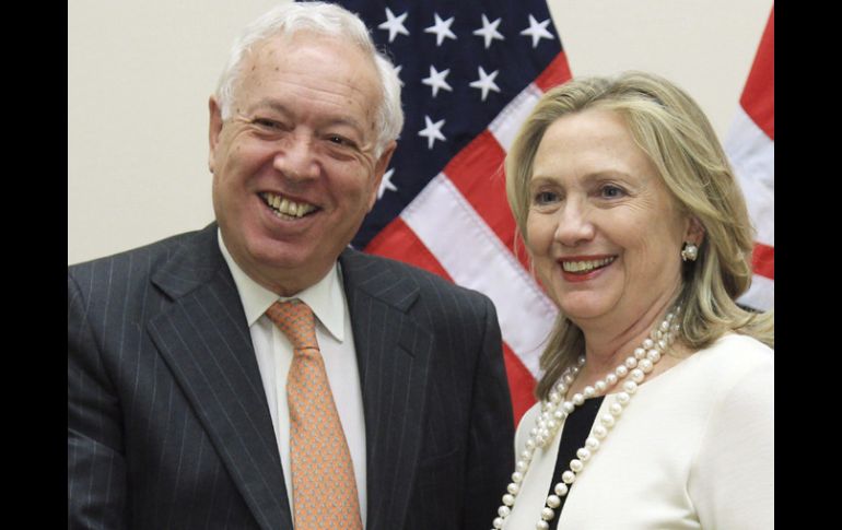 El ministro español de Asuntos Exteriores, José Manuel García-Margallo (i), se reunió con Hillary Clinton. EFE  /