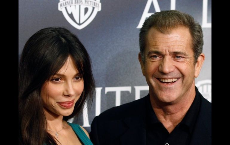 Oksana Grigorieva y Mel Gibson, siguen inmersos en la tempestad. ARCHIVO  /