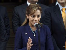 Josefina Vázquez Mota, adelantó que de ganar las elecciones, su esposo, Sergio Ocampo, no asumirá la titularidad del DIF. AP  /