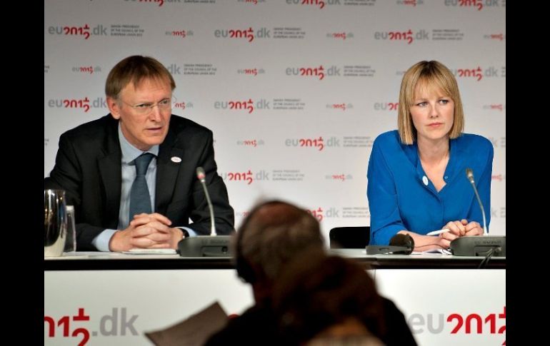 La ministra danesa de Medio Ambiente, Ida Auken, y el comisario europeo de Medio Ambiente, Janez Potocnik. EFE  /