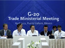 Al centro, el secretario de Economía, Bruno Ferrari en la Reunión de Ministros del G20. EFE  /