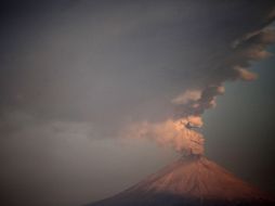 El Cenapred pide a la población mantenerse alerta por la actividad del volcán. EFE  /