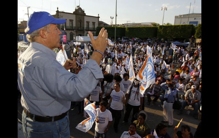 Fernando Guzmán acudió a la Plaza Principal del municipio de Ocotlán.  /