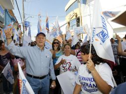 Fernando Guzmán convivió con los habitantes de Lagos de Moreno y después se trasladó a la Casa de campaña de los panistas. ARCHIVO  /