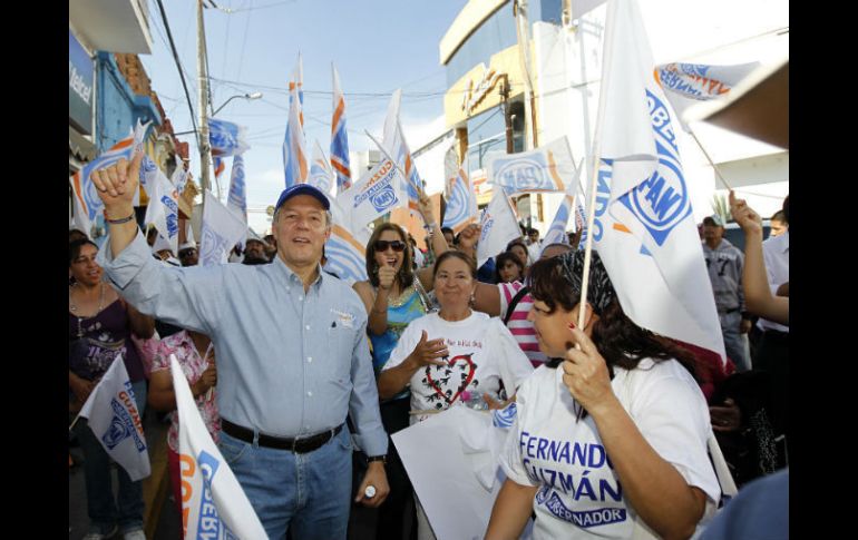 Fernando Guzmán convivió con los habitantes de Lagos de Moreno y después se trasladó a la Casa de campaña de los panistas. ARCHIVO  /