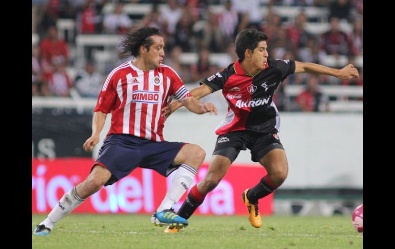 El Guadalajara - Atlas es la rivalidad más añeja del futbol mexicano. ARCHIVO  /