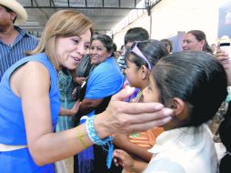 Josefina Vázquez Mota prefirió la cercanía en su visita a Ciudad Obregón. EL UNIVERSAL  /