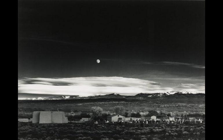 En 1984 muere el fotógrafo estadounidense Ansel Adams. Foto: Moonrise, Hernandez, Nuevo Mexico. ARCHIVO  /