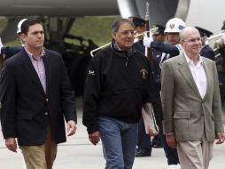 El secretario de Defensa estadounidense, Leon Panetta, con el ministro de Defensa de Colombia, Juan Camilo Pinzón, en Bogotá. REUTERS  /