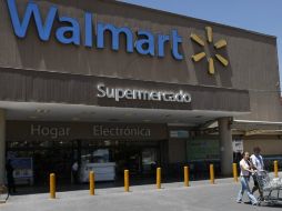 La SE precisó que las atribuciones a la cadena Wal Mart corresponden al ámbito local, ya sea estatal o municipal. EFE  /