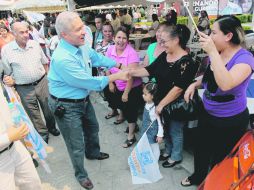 Fernando Guzmán durante su visita al municipio de Tala, dio a conocer su propuesta en materia de protección civil.  /