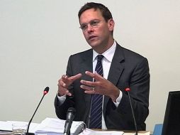 El ex presidente del News International, James Murdoch, rechazó hoy conocer las practicas de espionaje ilegal. REUTERS  /