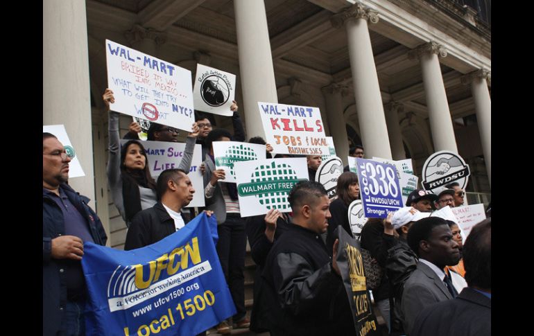 Manifestantes anti-Walmart protestan en Estados Unidos. AFP  /