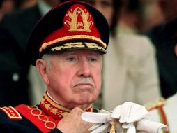 El exdictador chileno, Augusto Pinochet, modificó por última vez su testamento en 2005 y falleció en diciembre del 2006. EFE  /