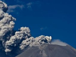 Nubes de ceniza y humo que salen del Popocatépetl. AFP  /