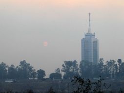 El incendio que comenzó el sábado, ha dejado una severa contaminación.  /