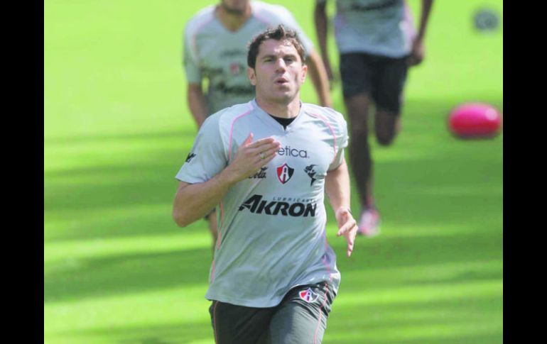 Leandro Cufré realiza ejercicios durante la práctica de los Zorros. MEXSPORT  /