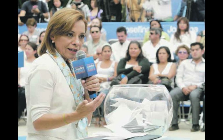 Josefina Vázquez Mota realizó su talk show en Cuernavaca, donde propuso fortalecer la cobertura universal de salud.EL UNIVERSAL  /