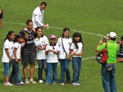 Niños de varias academias fueron agasajados por la directiva con motivo del Día del Niño.  /