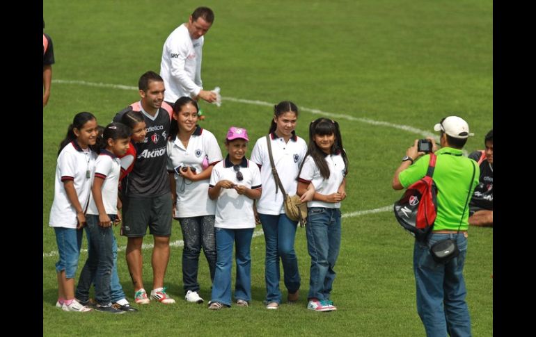 Niños de varias academias fueron agasajados por la directiva con motivo del Día del Niño.  /