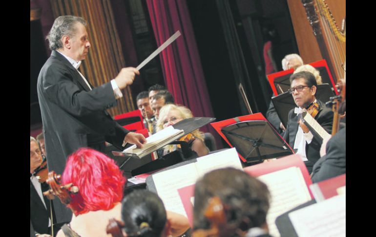 Enrique Bátiz, director invitado al concierto especial de la Orquesta Filarmónica de Jalisco.  /