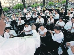 En sus inicios, la Banda tenía por nombre ''Banda de la Gendarmería de la Escuela de Artes del Estado'';  /