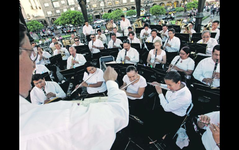 En sus inicios, la Banda tenía por nombre ''Banda de la Gendarmería de la Escuela de Artes del Estado'';  /