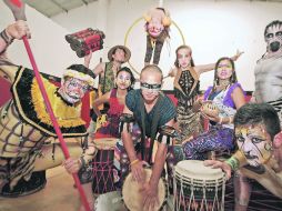 Los artistas recrean los sonidos y el ambiente del ''Continente Negro'' en el montaje Ritual de Ruanda.  /