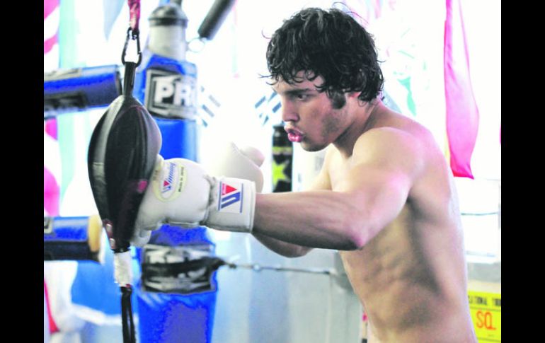 Julio César Chávez Jr. se alista para realizar la tercera defensa del título Medio del Consejo Mundial de Boxeo. EL UNIVERSAL  /