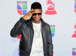 Usher estrenó canciones en una forma no convencional: bailando al son de su propia música. NOTIMEX  /