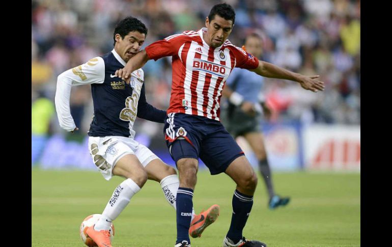 La acción del partido entre Pachuca y Guadalajara. MEXSPORT  /