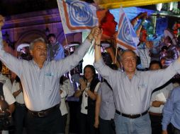 El candidato panista Alberto Cárdenas (i), estuvo acompañado en su mitin por el aspirante a la gubernatura del Estado Fernando Guzmán.  /