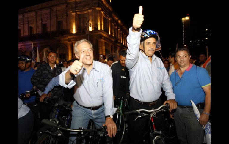 A las cero horas del domingo, presenció el mitin realizado por Alberto Cárdenas Jiménez, frente a Palacio Municipal.  /