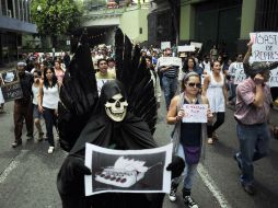 Periodistas y estudiantes muestran su repudio por el asesinato de la periodista Regina Martínez, en Xalapa, Veracruz. REUTERS  /