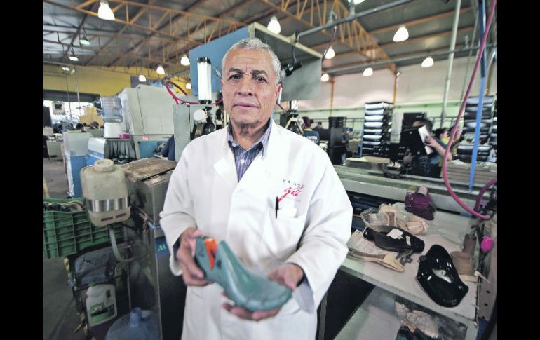 José Valencia dice que con productos de calidad se logrará vencer a los zapatos asiáticos.  /