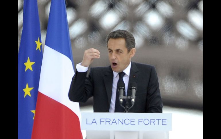 El presidente de Francia y candidato a su relección, pronunció un discurso durante un acto electoral celebrado hoy en París. EFE  /