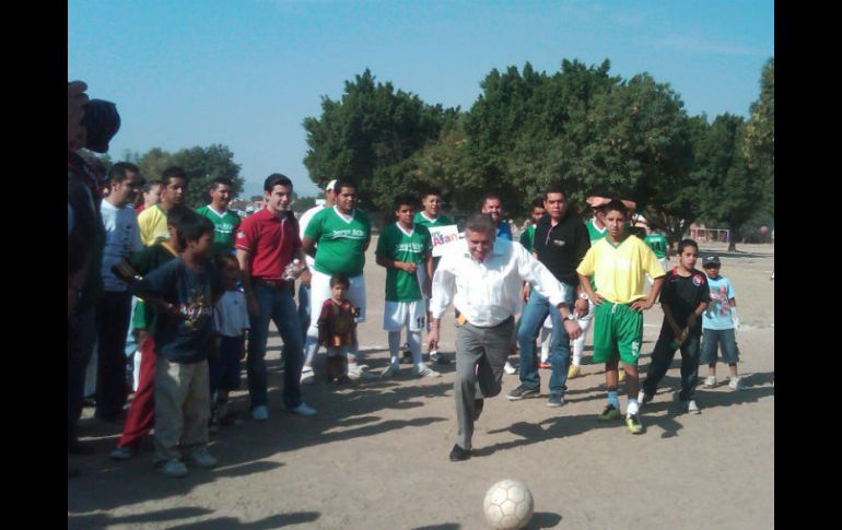 Arana aseguró que todos los fines de semana durante su campaña continuarán los torneos de diferentes deportes.  /