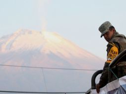 Recomiendan no acercarse a menos de 12 kilómetros de la boca del volcán. NTX  /