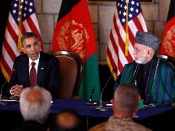 El presidente de EU, Barack Obama, con el mandatario afgano, Hamid Karzai. REUTERS  /