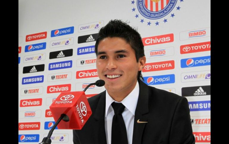 El atacante de 21 años de edad, quien emigró de las Chivas al futbol europeo, fue contratado por cinco años por Chelsea. ARCHIVO  /