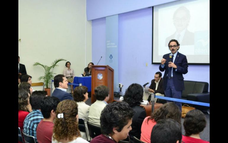 Quadri de la Torre sostuvo un encuentro con estudiantes del ITESO. ESPECIAL  /