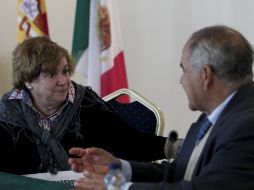 La historiadora mexicana Guadalupe Jiménez-Codinach y el investigador José Barragán Barragán. NOTIMEX  /