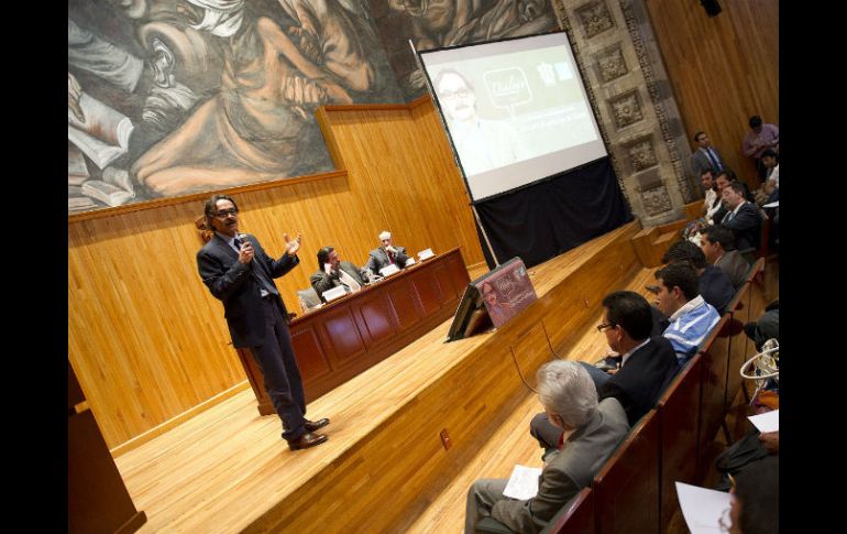 Gabriel Quadri acudió al Paraninfo de la Universidad de Guadalajara.  /