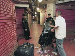 El Mercado Libertad, conocido como San Juan de Dios, es uno de los sitios preferidos para comprar mercancía apócrifa.  /