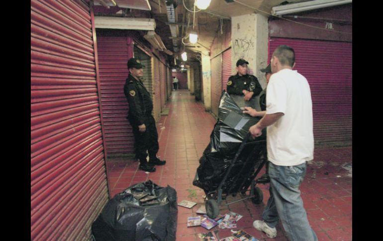 El Mercado Libertad, conocido como San Juan de Dios, es uno de los sitios preferidos para comprar mercancía apócrifa.  /