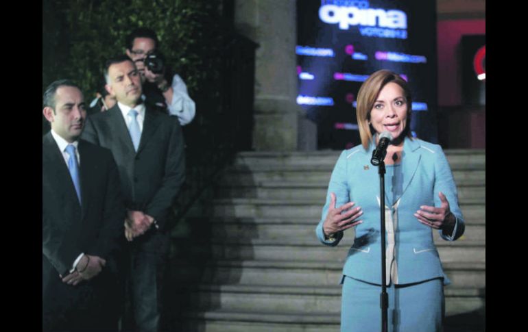 Josefina Vázquez Mota acudió al foro organizado por CNN con su coordinador de campaña, Roberto Gil Zuarth (izquierda). EL UNIVERSAL  /